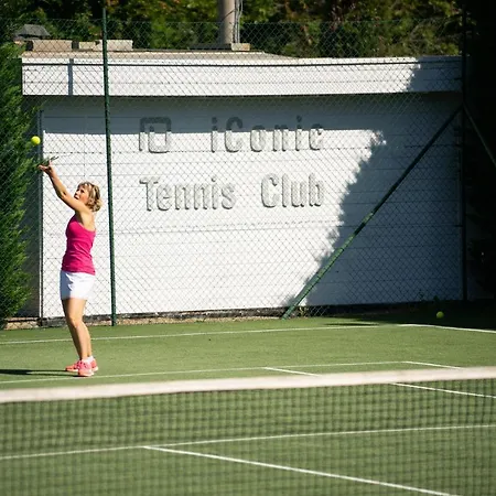 Iconic Wellness & 4*