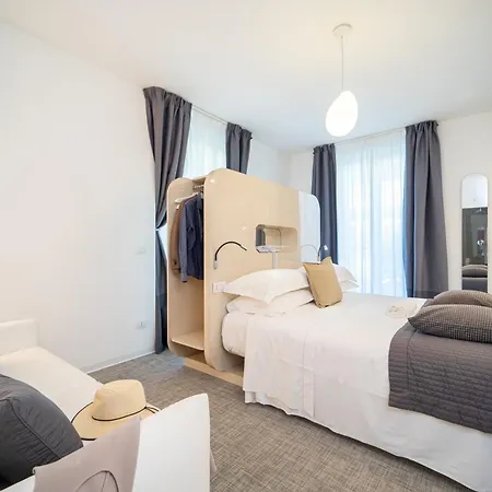 Iconic Wellness & Arezzo