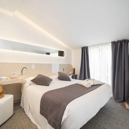 Alojamento de Acomodação e Pequeno-almoço Iconic Wellness & 4*