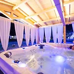 Iconic Wellness & فندق مبيت وإفطار
